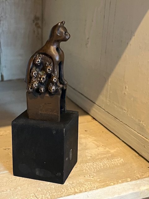 443.) Bronsskulptur av silversmeden Magnus Liedholm Skanör (signerad) H.12,5 cm