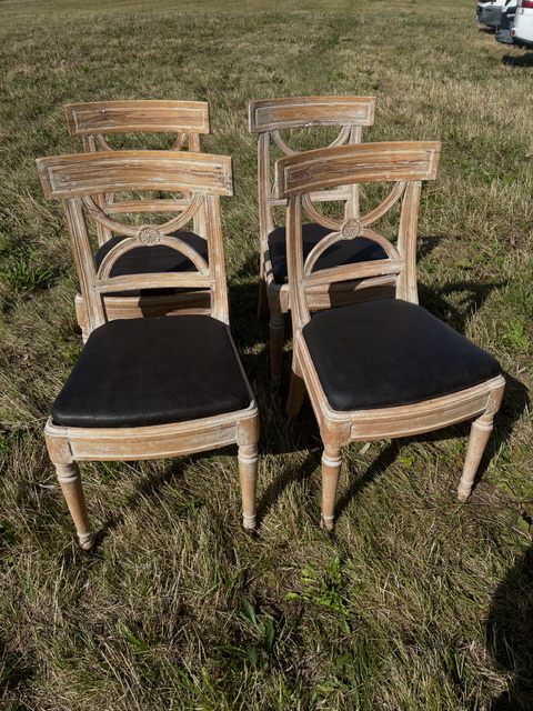 445.) Gustavianska stolar 1700-tal s.k Bellmansstolar med en framtagen originalfärg.