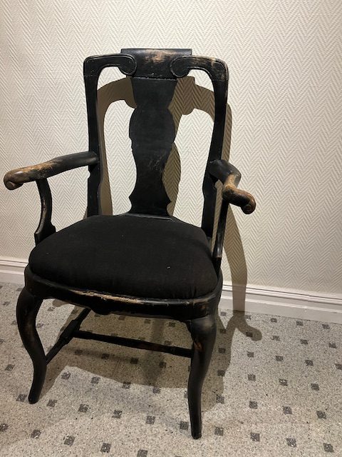 447) Rokokokarmstol 1700-tal