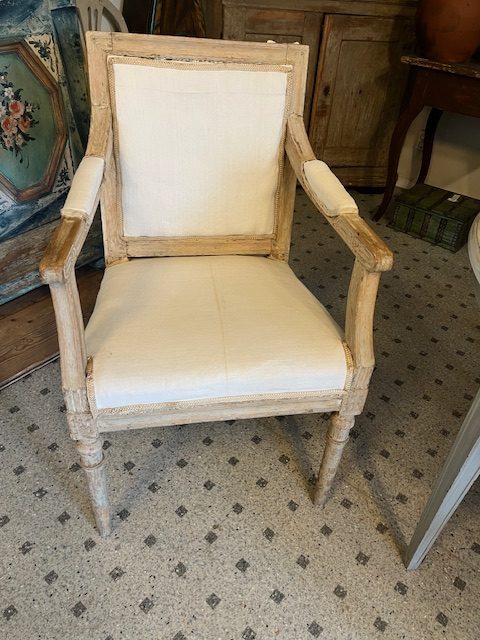 362.) Gustaviansk karmstol i originalfärg 1700/tidigt 1800-tal