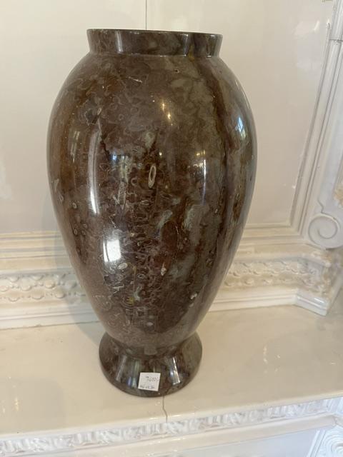 456.) Stor kalkstensurna ca 40 cm  .Pris 7600:-
